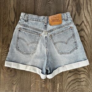 LEVI’S Vintage 910 White Tab Cuffed Denim Jean Shorts 26”